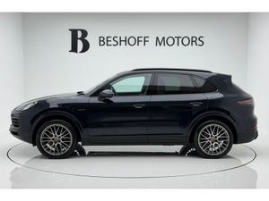 Porsche Cayenne 3.0 V6 PLATINUM EDITION=HUGE SPEC/ - Image 2