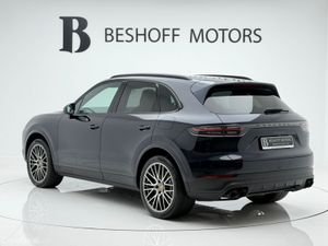 Porsche Cayenne 3.0 V6 PLATINUM EDITION=HUGE SPEC/ - Image 3