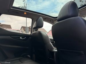 Nissan Qashqai Low milage Massive Spec - Image 4