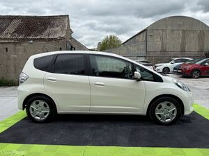 Honda Fit 2011 Hybrid Mint Condition - Image 3