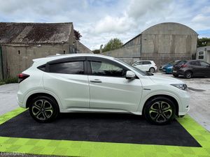 Honda Vezel 2017 Hybrid Low Mileage - Image 4