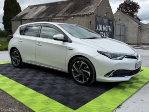 Toyota Auris 2016 Hybrid Leather Edition - Image 3