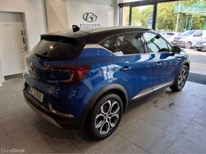 Renault Captur TECHNO E-TECH Hybrid - Image 2