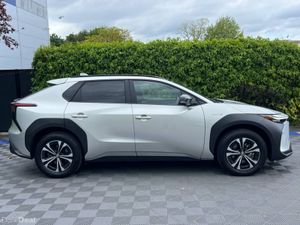 Toyota bZ4X MOTION 71.4KWH // PANORAMIC SUNROOF // - Image 3