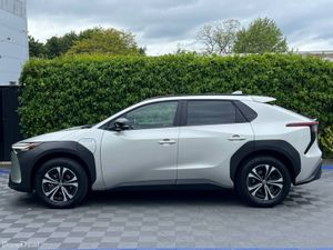 Toyota bZ4X MOTION 71.4KWH // PANORAMIC SUNROOF // - Image 4