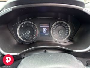 Hyundai Santa Fe 2WD Executive Plus 5DR - Straight - Image 4
