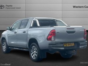 Toyota Hilux 2.4 D-4D Invincible X Auto 4WD Euro 6 - Image 4