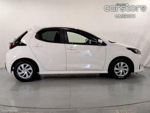 Toyota Yaris 1.5 HYBRID AUTO - Image 2