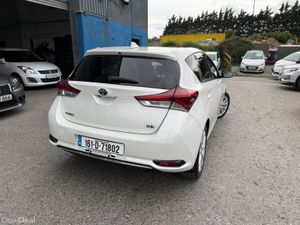 2016 Toyota Auris Hybrid Automatic - Image 4