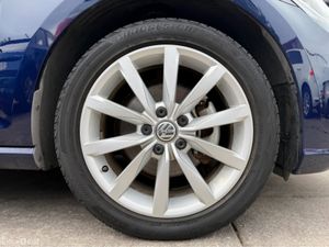 Volkswagen Golf LOW MILEAGE Highline Automatic - Image 4