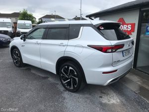 2023 Mitsubishi Outlander HYBRID - Image 4
