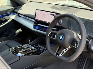 BMW 5-Series 530e M Sport Saloon - Image 4