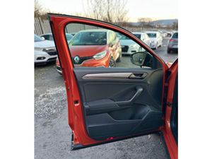 Volkswagen T-Roc 2.0 Diesel TDI Style Design Packa - Image 4