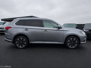 17 Mitsubishi Outlander 2.0 petrol hybrid 4x4 - Image 2