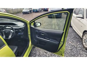 Toyota Aqua 1.5L Automatic Petrol Hybrid   (J9172) - Image 4