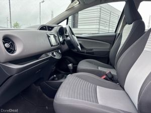 Toyota Yaris - Hybrid - Luna Edition - 1.5 - 5dr & - Image 4