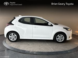 Toyota Yaris HYBRID LUNA - Image 3