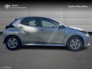 Toyota Yaris YARIS HYBRID LUNA - Image 3