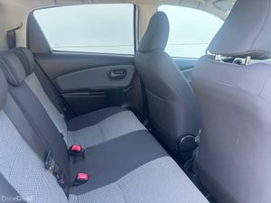 2017 TOYOTA YARIS HYBRID FTSH LOW KMS - Image 4