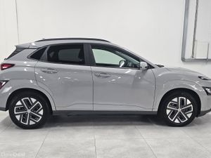 2023 Hyundai Kona ULTIMATE 64KwH - Leather, Sunroo - Image 4