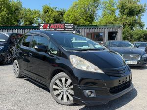 10 HONDA FIT HYBRID - Image 2