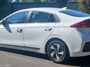 Hyundai IONIQ 2018 *HYBRID AUTO*   1.6 GDi SE 5dr - Image 4
