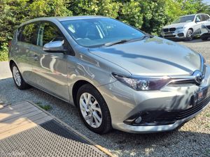 Toyota Auris Hybrid Luna 2017 - Image 2