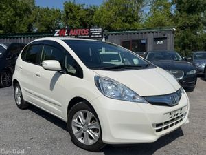 12 HONDA FIT HYBRID - Image 2