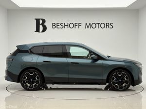 BMW iX 50 M-SPORT X-DRIVE=PAN ROOF//HUGE SPEC//D R - Image 4