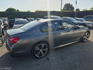 BMW 7-Series 2017 740e Sunroof - Image 4