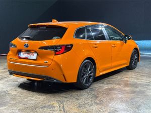 Toyota Corolla 1.8 HYBRID TOURING WXB ESTATE - WHI - Image 4