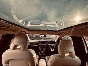 ❁ Volvo V40 ❁ D4 LUX SE Panoramic Roof ❁ Low KM ❁ - Image 3