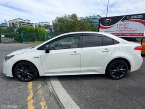 Toyota Corolla White - Image 2