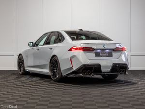 2025 BMW M5 (G90) *Pan Roof - Image 4