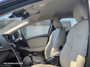 Volvo V40 D2 SE 5DR *Cream Leather *Reversing Came - Image 4