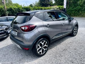 19 Renault Captur GT Line 1.3 TCe 130 BHP - Image 2