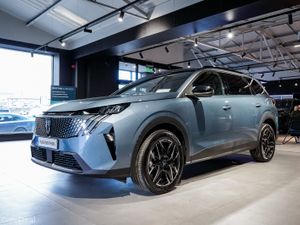 2026 Peugeot 5008 Allure 1.2 MHEV 145bhp E-DCS6 - Image 3