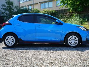 Toyota Yaris Hybrid - Image 2