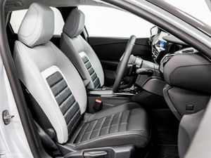 Citroen C4 MAX Hybrid Auto 145HP - Image 3