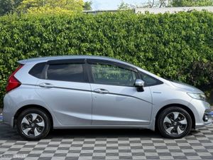 Honda Fit F-PACKAGE 1.5 HYBRID AUTO // SERVICE HIS - Image 2