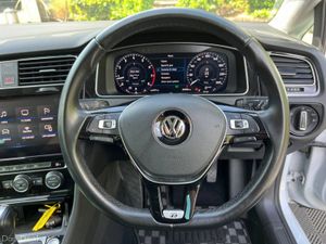 Volkswagen Golf HIGHLINE R-LINE PACK 1.4 TSI AUTO - Image 4