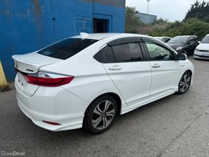 2015 Honda Fit Hybrid Automatic/ G leather spec - Image 4