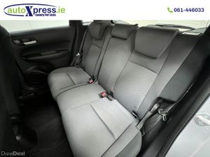 Honda Fit 1.5 E:HEV BASIC Automatic, Reversing cam - Image 4