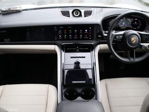 Porsche Panamera 4 E-Hybrid - Image 4