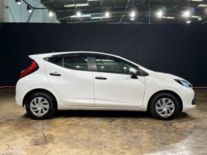 Toyota Aqua 1.5 HYBRID - PUSH BUTTON START- TOYOTA - Image 3
