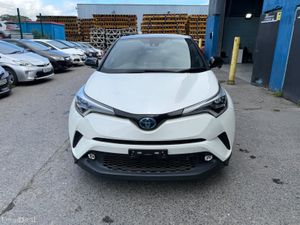 2019 Toyota C-HR Hybrid Auto / G leather 45 K - Image 2