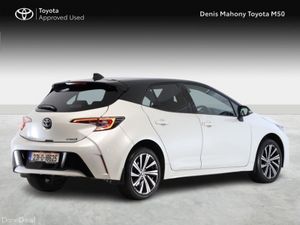 Toyota Corolla Luna Sport Hatchback Hybrid - Image 2
