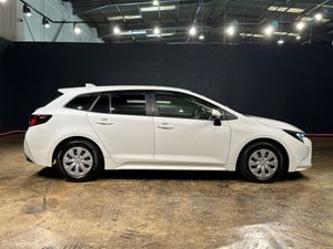 Toyota Corolla 1.8 HYBRID - TOYOTA SAFETY SENSE - - Image 3