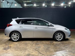 Toyota Auris 1.8 HYBRID - 16'' FACTORY ALLOYS - HA - Image 3