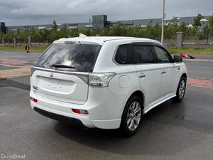 2014 Mitsubishi Outlander PHEV HIGH SPEC - Image 4